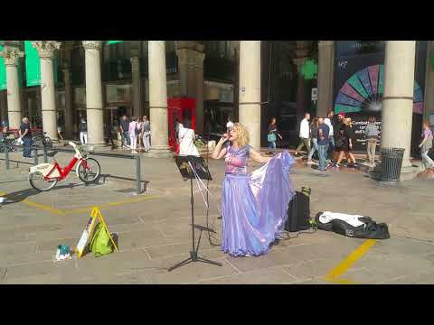 Artista di strada Fraemi Milano Than You look At me