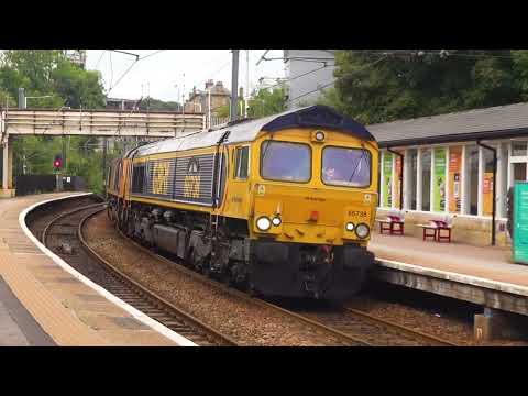 66737 + 66738 + 66761 at Shipley on 11/09/2022 running as the 0K40 convoy