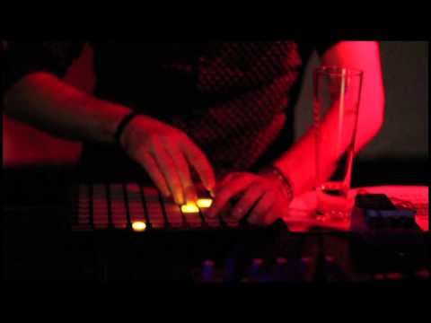 SOMTEK - GLITCH DRUMMING WITH LUNCHPAD (2010)