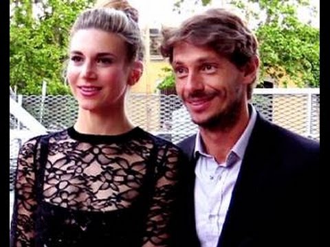 Nicoletta Romanoff in black vicina al suo Giorgio