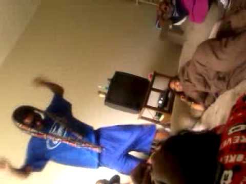 Maniac dancing lika strippa gay ! MUST WATCH