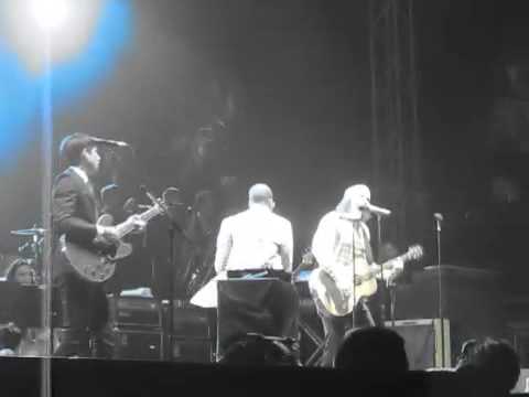 Mark Ronson at Coachella :: TOXIC