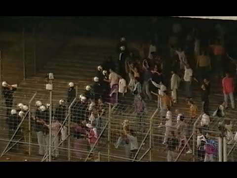 Supporters op het veld bij FC Den Haag - Vitesse (0-3) ✮ 1991-1992