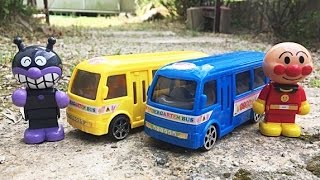アンパンマンが出る子供向け動画 新しく買ったはたらくくるまの幼稚園バスのおもちゃを開封、レビューするよ!働く車に乗ってみんなで出かけるよ!ショベルカーや救急車、楽しい乗り物がいっぱい!ちびっこギズモ