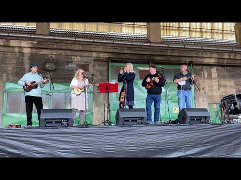 Ecce Uku - Sunny Day