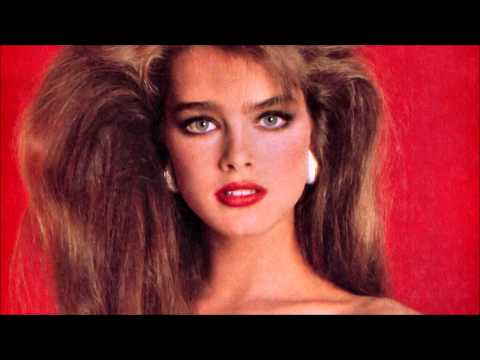 download lagu mp3 mp4 Nikki Dodds, download lagu Nikki Dodds gratis, unduh video klip Nikki Dodds