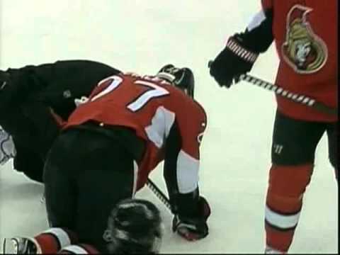 Ryan Smyth collides with Alex Kovalev