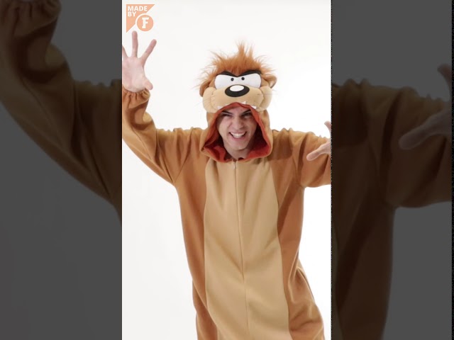 Vídeo relacionado con Funidelia | Disfraz de Bugs Bunny Looney Tunes para hombre y mujer Looney Tunes - Disfraz para adultos y divertidos accesorios para Fiestas, Carnaval y Halloween - Talla M - L - Gris/Plateado