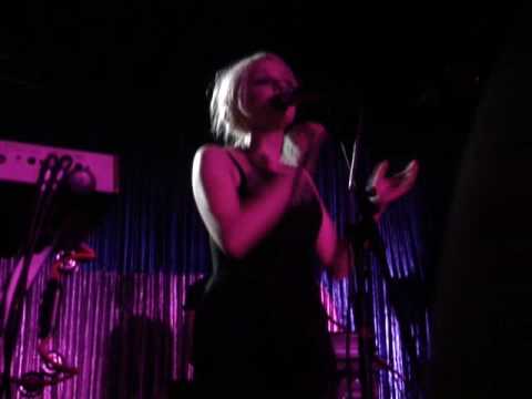 Little Boots - Meddle (live in LA @ Spaceland - Club NME 02.04.09)