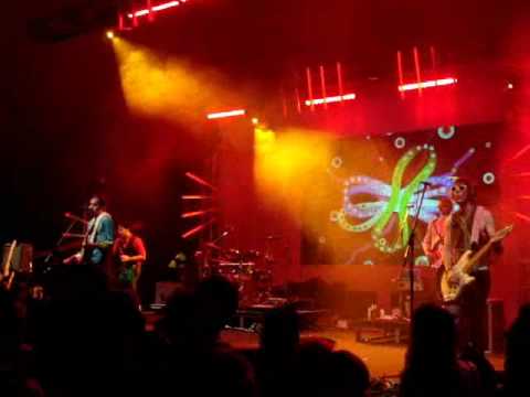 of Montreal - Heimdalsgate Like a Promethean Curse (LIVE at Perth Festival 09)