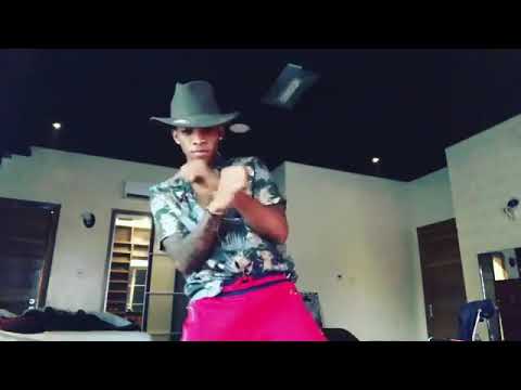 Tekno dancing to JOGODO
