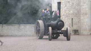 preview picture of video 'Eastnor Castle LEDURY ENGLAND old tractor'