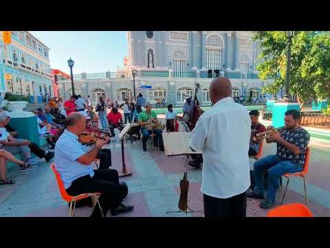 Banda no Parque Cespedes - Santiago, Cuba