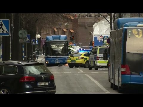 Stockholm: Lkw rast in Menschenmenge, mehrere Tote, Bahnhof wird geräumt