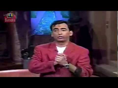 Adal Ramones golpeado por un  poeta