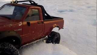preview picture of video 'Workman's Hilux on snow'