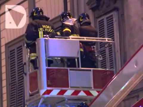 Vigili del fuoco in azione in via Cavour - Video