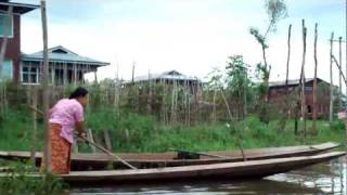 preview picture of video 'Inle Lake - boat ride past villages leaving Nga Hpe Hyaung'