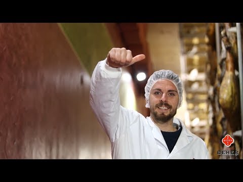 Juanra Martínez, del CD Guijuelo,​ visita Jamón BEHER en Guijuelo