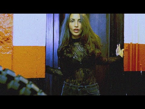 "Wire" (w/ Intro) - Official Music Video - Juliana Riccardi