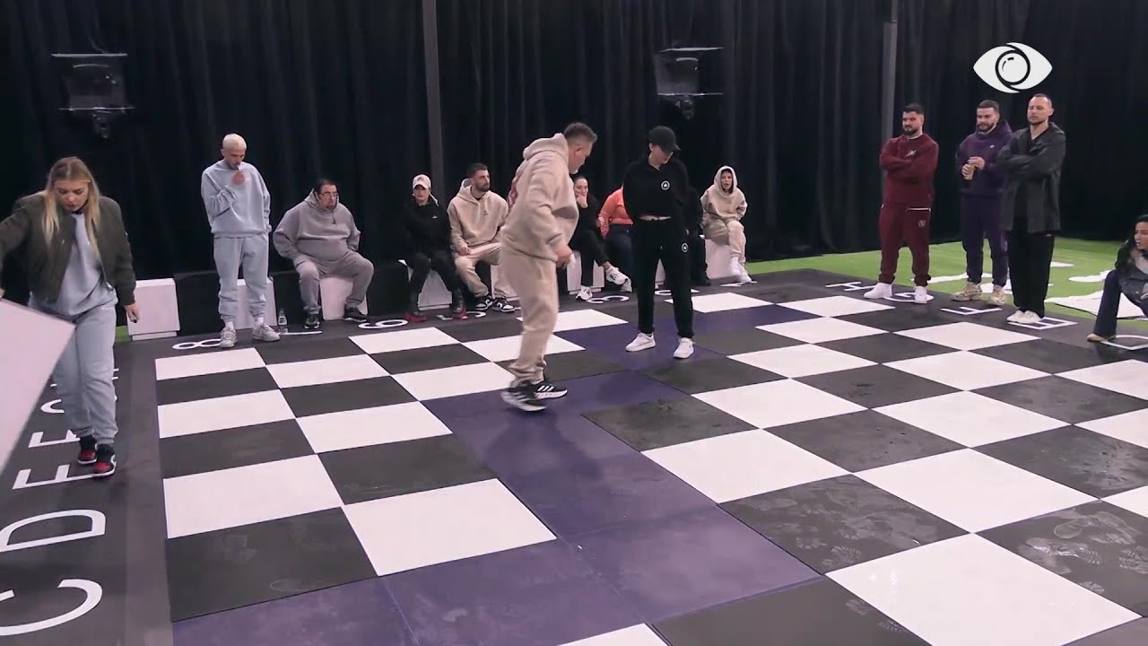 Nis loja e Cohl’s, Juli dhe Sara përballen të parët