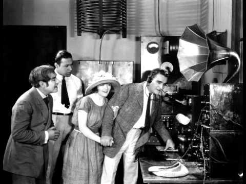 EARLY RADIO STYLE: CHRISTMAS 1926 with the SAVOY ORPHEANS.