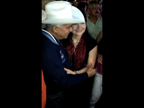 CHIQUITO BARRIOS HOMENAJEANDO A REYNALDO ARMAS EN SUS 60 AÑOS