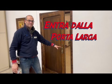 Porta in legno massello con bugna in multistrato con tinta noce e verniciatura trasparente