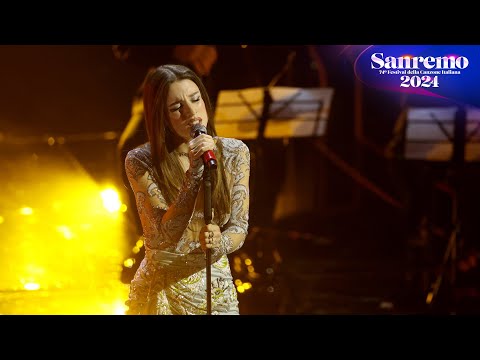 Sanremo 2024 - Angelina Mango con Il quartetto d'archi canta "La rondine"