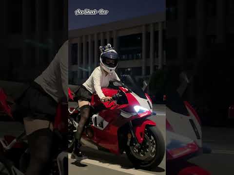 Anh chàng đạp xe bị cô gái đi moto trêu trọc  #aceshortpro