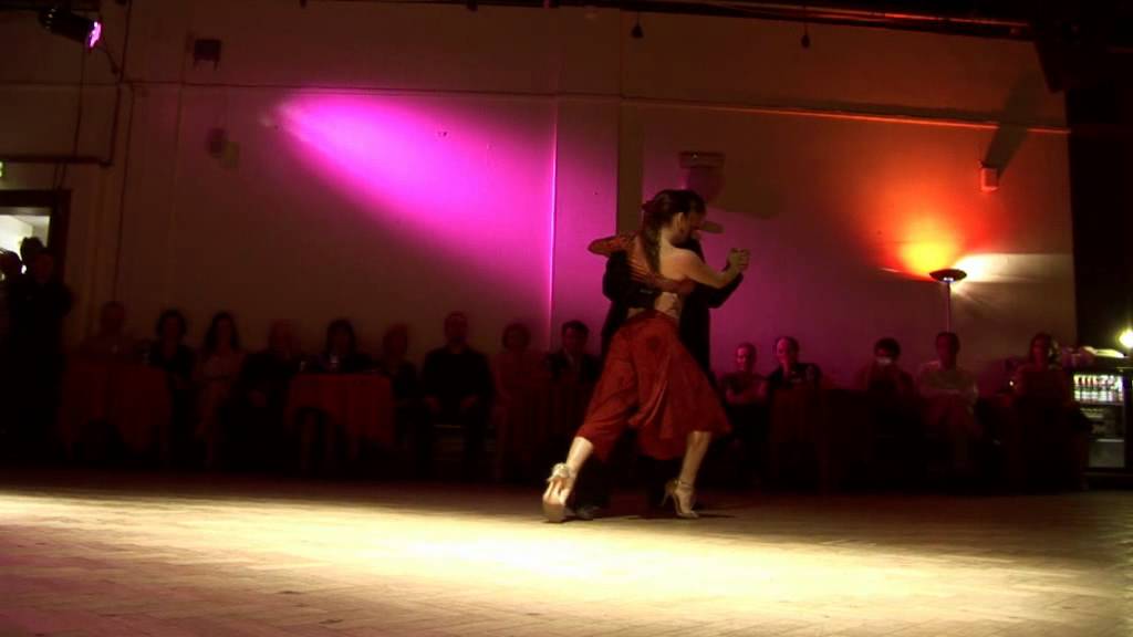 LUIS BIANCHI & DANIELA PUCCI dance Tango Show (1) at Negracha London 2011