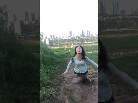 Girl slips and falls face-first into the mud while trying to film a cute video 😭 (🎥: ViralHog)