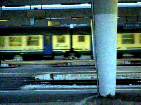 Regionale con Carrozze Mdve, Pilota Uic-x in testa ed E656 in coda a Savona