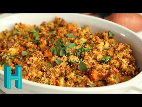 チョリソーコーンドレッシングの作り方｜サンクスギビング・サイドディッシュ (How to Make Chorizo Cornbread Dressing | Thanksgiving Side Dish)