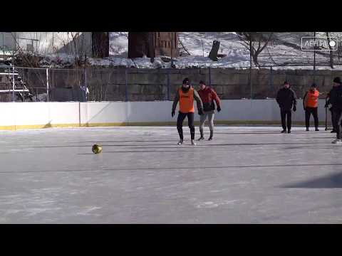 На скользком льду