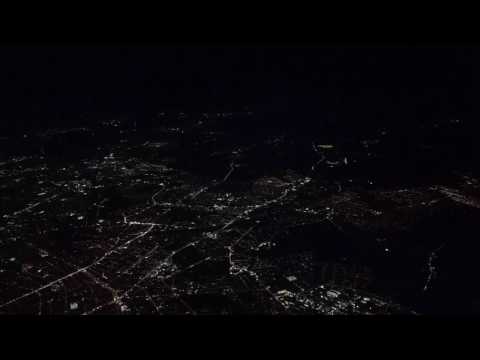 Nächtlicher Flug über Berlin