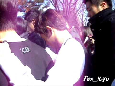 A walk with the star (ze:a dongjun focus)17-11-2013