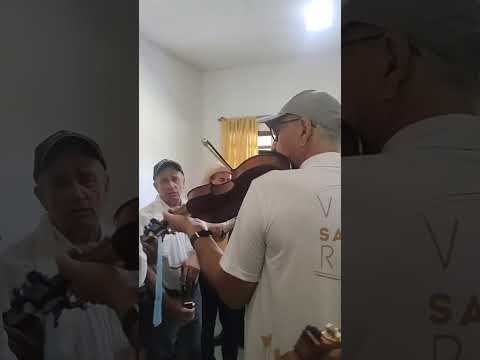 Cia de Reis são Sebastião de Guapiaçu SP pedindo a bandeira e agradecendo mesa farta 