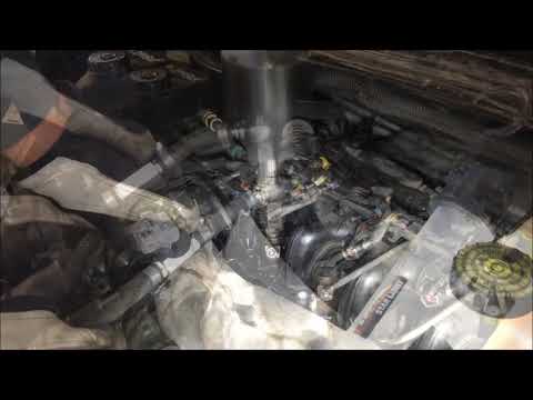 Removing injectors from CITROEN PICASSO with pneumatic slide hammer