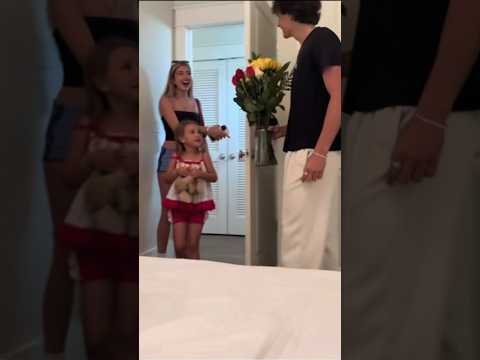 Surprising embreigh !! So cute 💕! #embreigh #cesar #couplegoals #repost