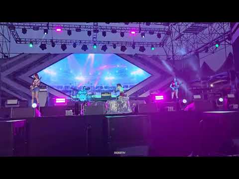 QWER 2026 Jumf '고민중독(T.B.H)' 전주얼티밋뮤직페스티벌 260814 직캠 4k by reBirth