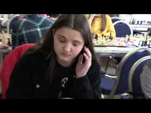 D14 1.6.  Čarnecká Stella - Obročníková Viktória ½ - ½