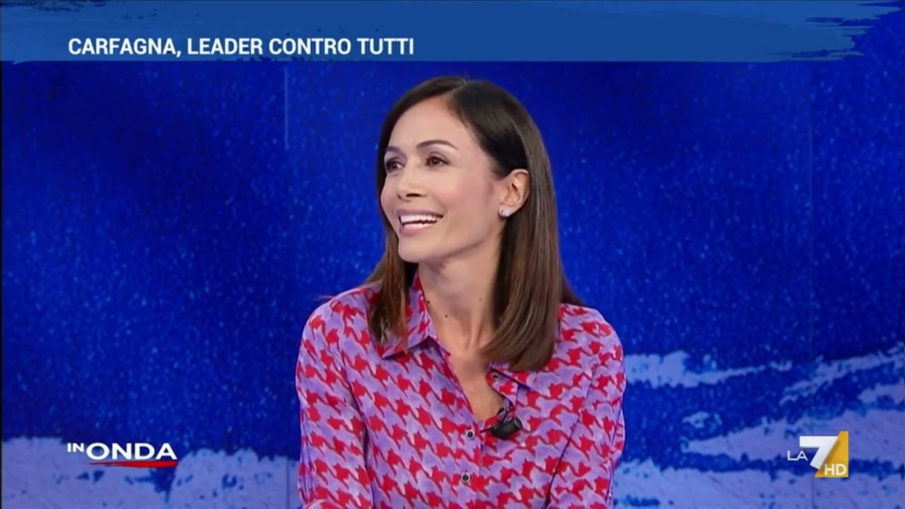 Il botta e risposta tra Carfagna e Telese: "C'è un cerchio magico attorno a Berlusconi?" "Non ...