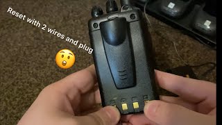How to reset a walkie talkie battery using 2 wires