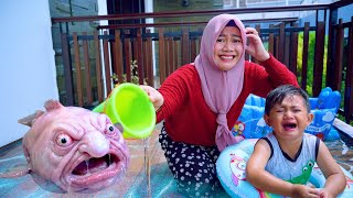 Download lagu AZAM SCOOPS FLOOD WATER 😱 LOOK AT THE UGLIEST FISH MONSTER mp3