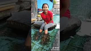 Download lagu Mau ketawa takut dosa!!! Kaki di gigit ikan mp3