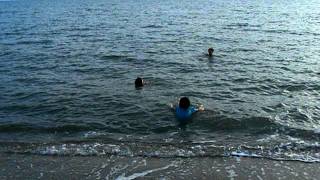 preview picture of video 'berenang di pantai pentadu paguat'