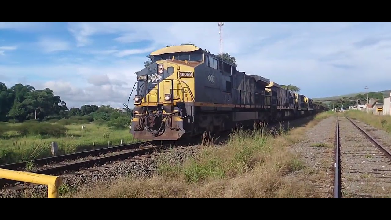 (MRS) Dash (#39058), C30-7 (#3707), C36-7 (#3836), C36-7 (#3888), prefixo kvp passando em Roseira Sp