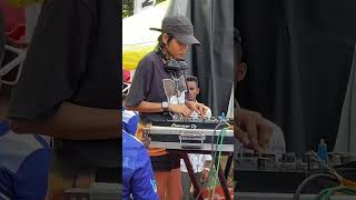 Download lagu Acting like a pro😂but I have no idea abt DJ🫢 #dj #remix #edms #djdance #party #partymusic mp3