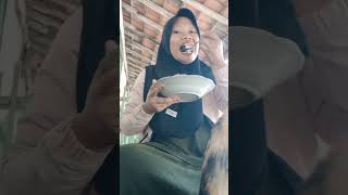 Download lagu dolan Ng omh e Mae,kro nyangking suket,ora lali mangan e😂🤗 mp3 Download lagu dolan Ng omh e Mae,kro nyangking suket,ora lali mangan e😂🤗 mp3